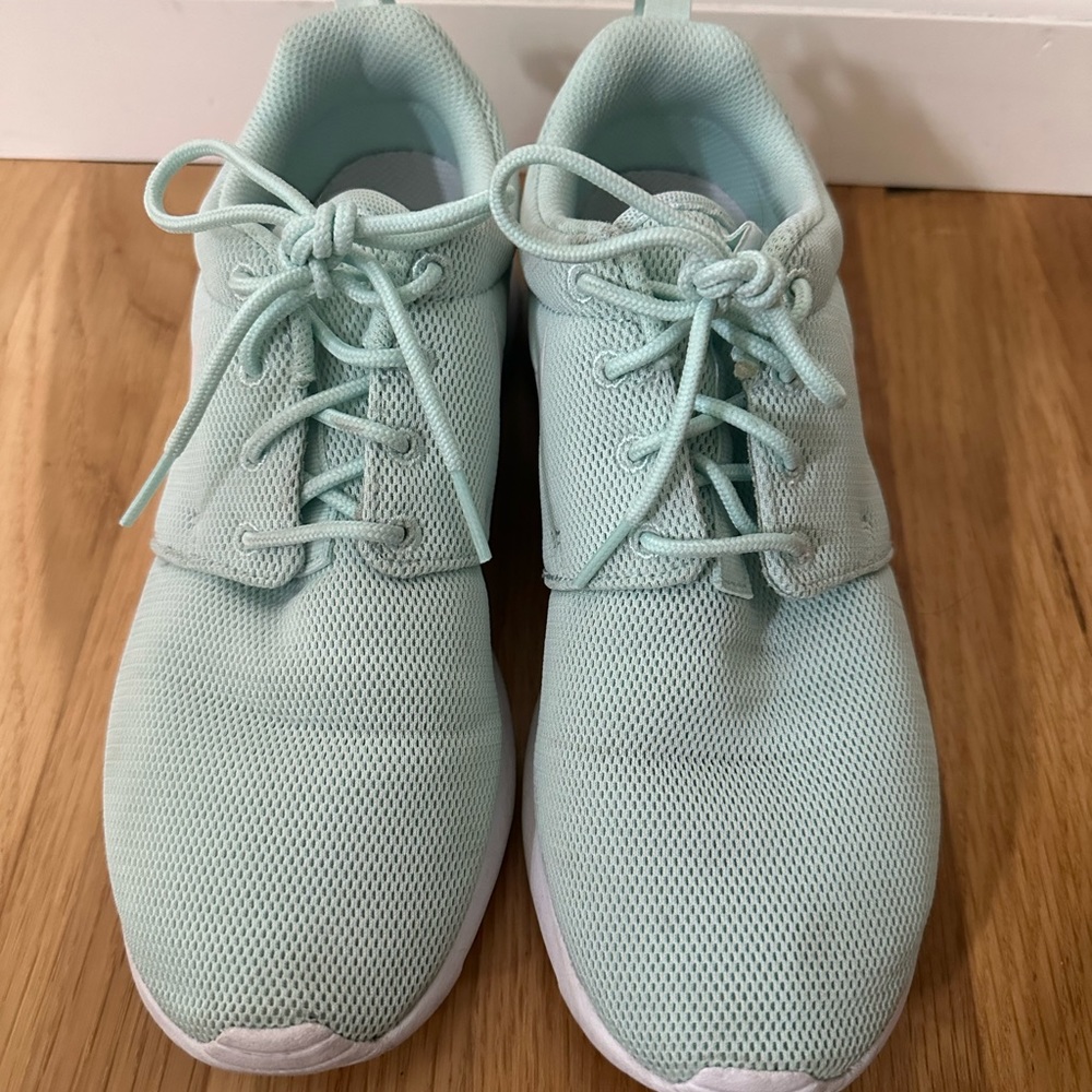 Tiffany Blue Nike Roshes